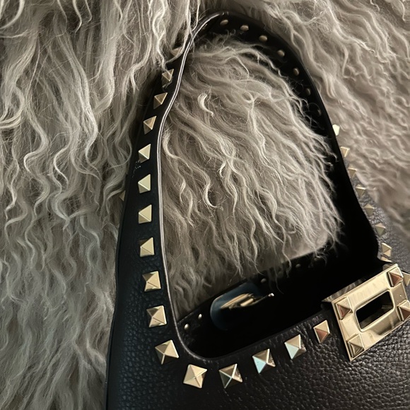Valentino Garavani Rockstud Hobo Bag Flip Lock - Picture 8 of 14